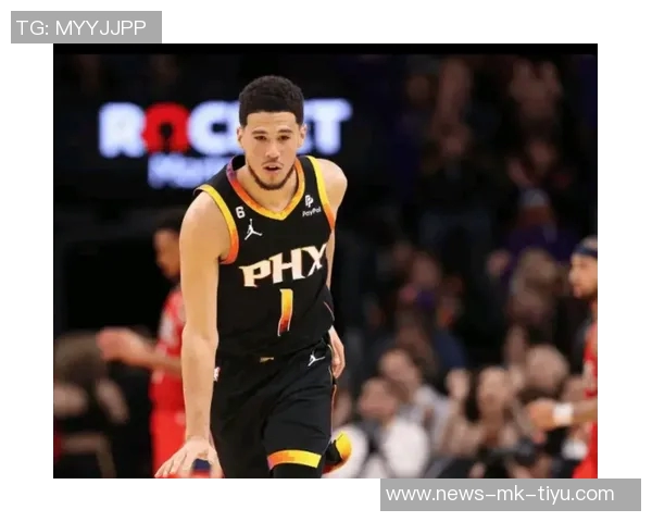 布克:外界认为我安静但在赛场上我会积极发声并努力表达正确观点