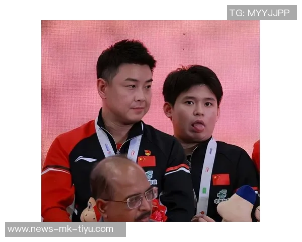 前爵士双煞戈贝尔米切尔赛场趣味互动赌现金引发球迷热议