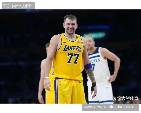 里夫斯与东契奇同场表现惊艳场均得分与助攻数据对比分析